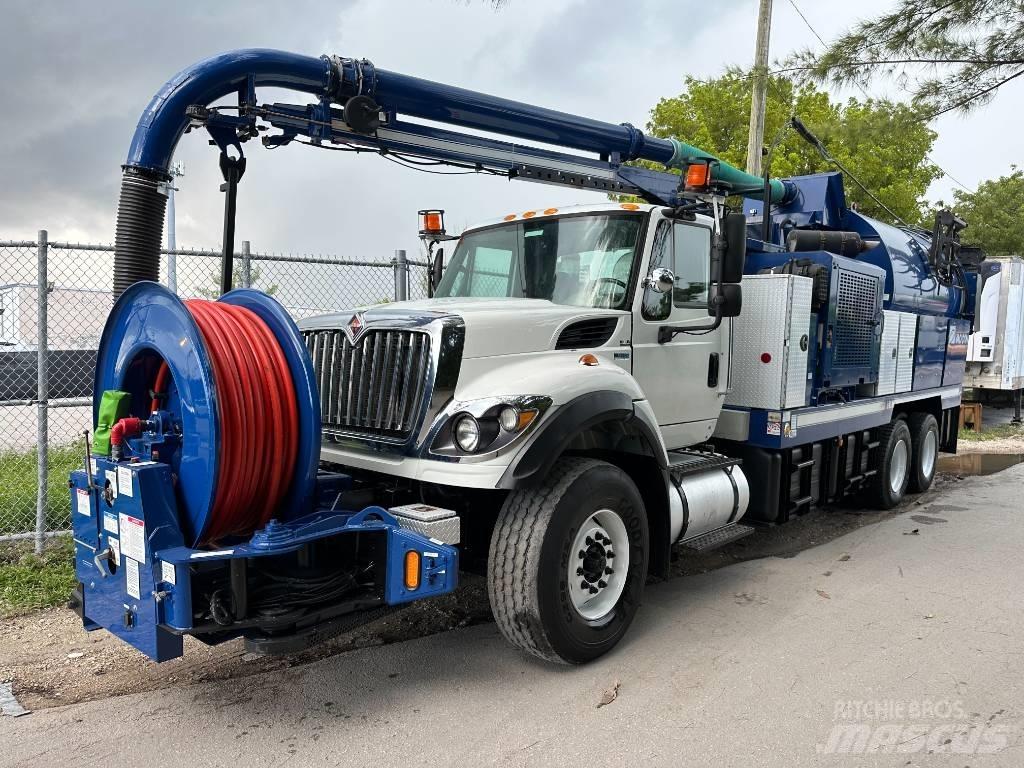 International 7500 Camion autospurgo