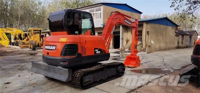 Doosan DX60 Escavatori cingolati