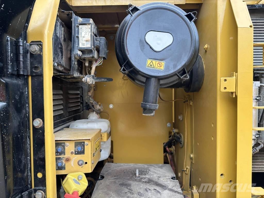 CAT 320D2 Escavatori cingolati