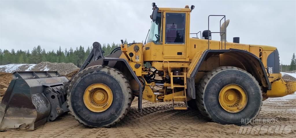 Volvo L220E Pale gommate