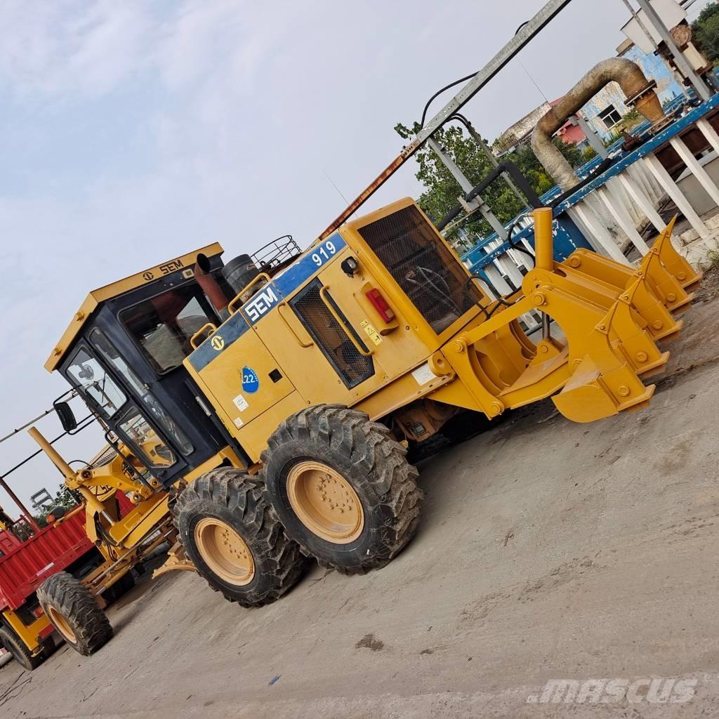 SEM 919 Motorgraders