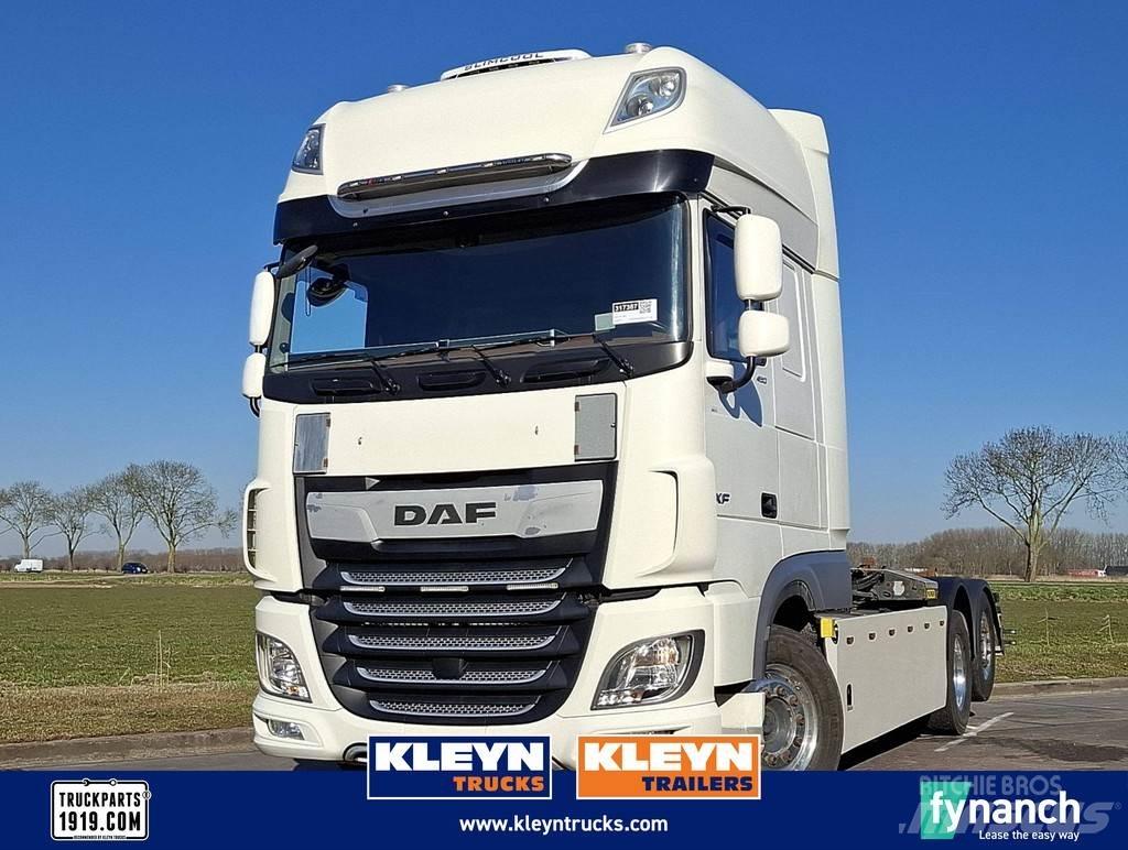 DAF XF 480 FAN Camion con gancio di sollevamento