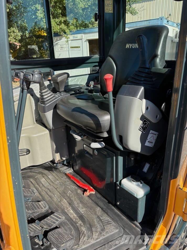 Hyundai R25Z-9 AK Miniescavatori
