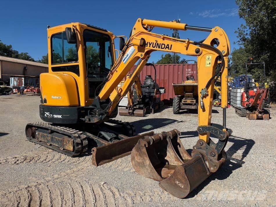 Hyundai R25Z-9 AK Miniescavatori
