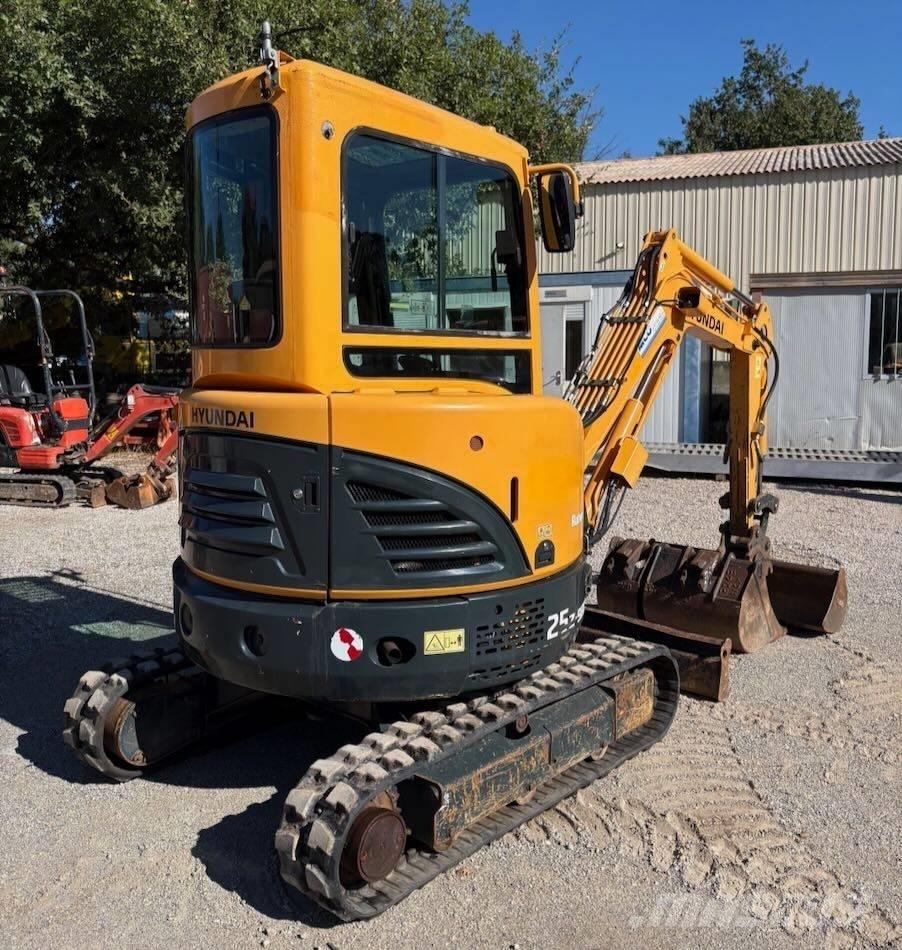 Hyundai R25Z-9 AK Miniescavatori