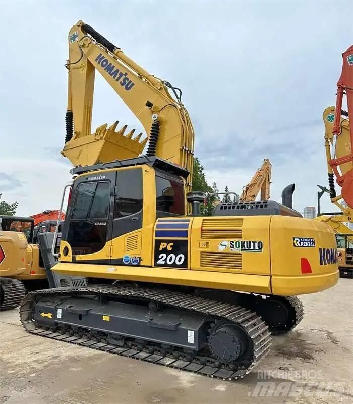 Komatsu PC200-8 Escavatori cingolati