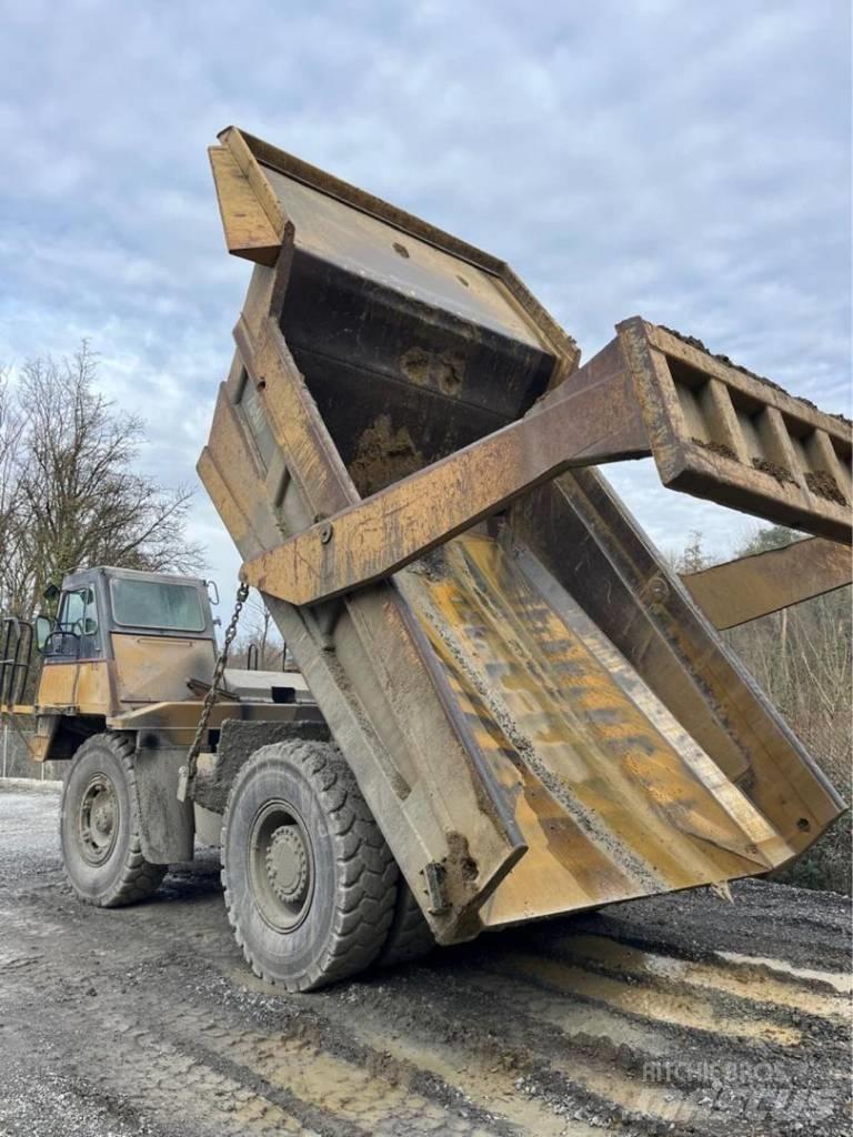 CAT 769 D Dumper a telaio rigido