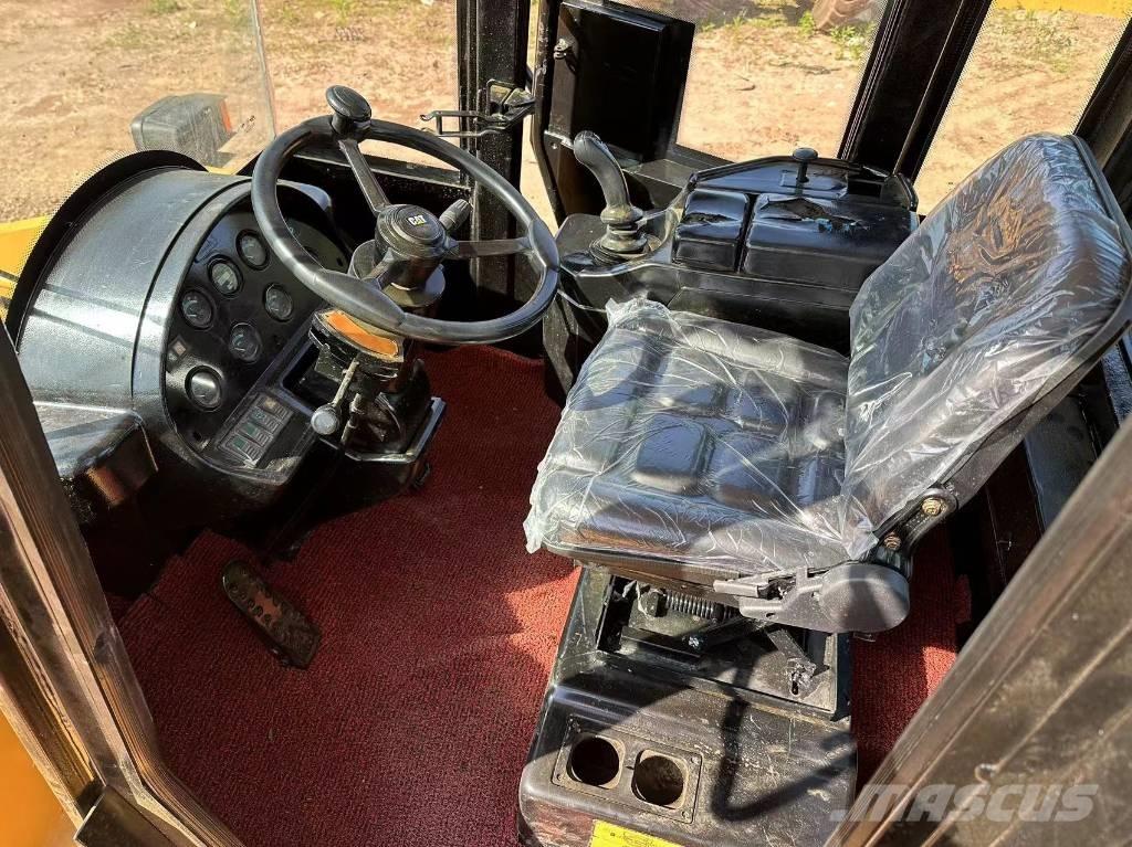 CAT 966H Pale gommate