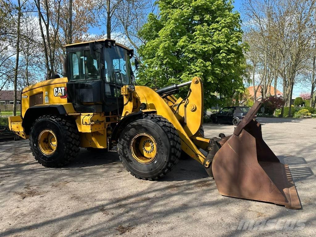 CAT 930 M Pale gommate