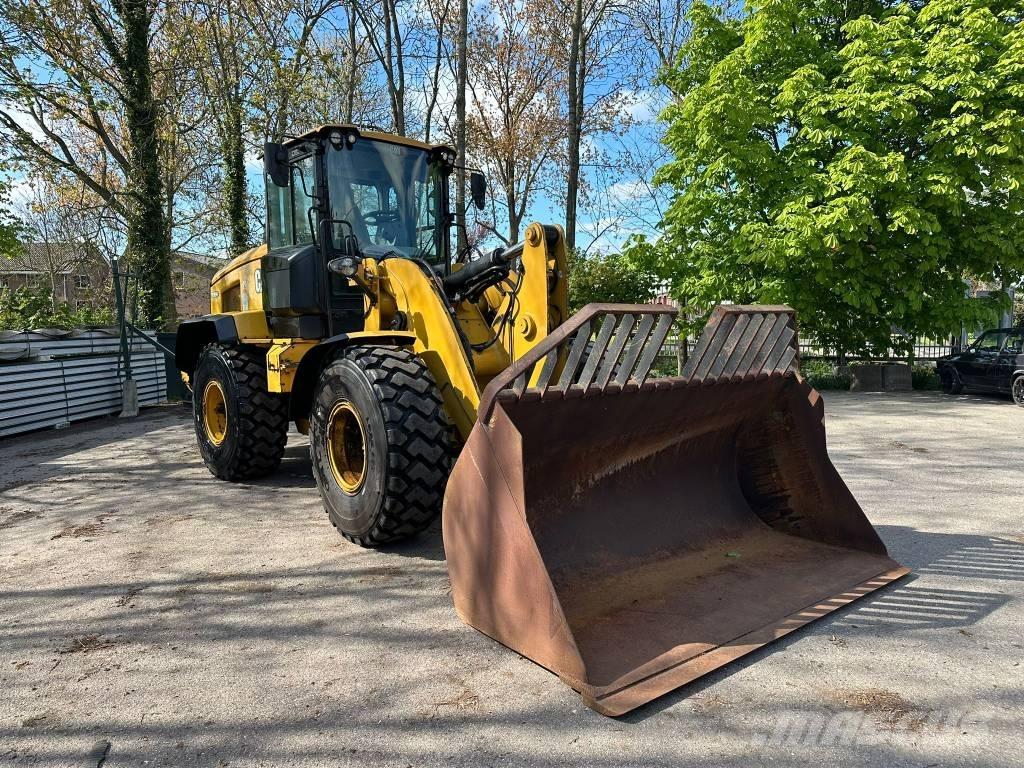 CAT 930 M Pale gommate