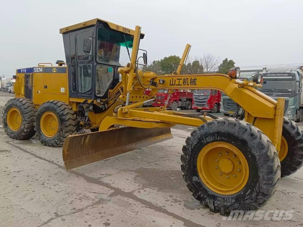 SEM 919 Motorgraders