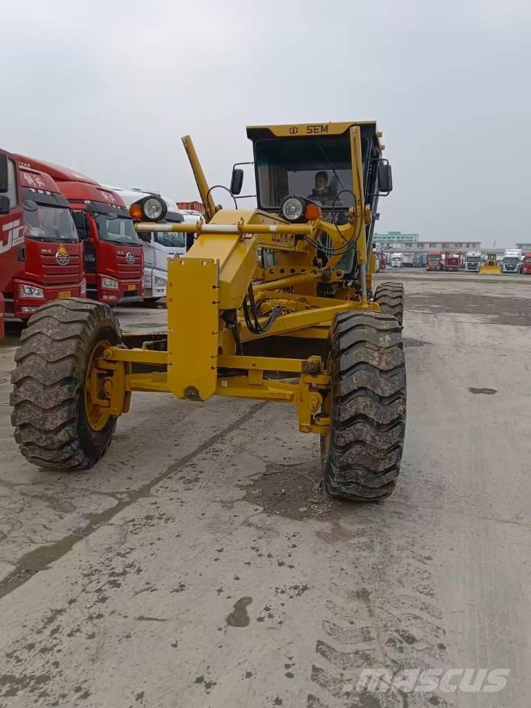 SEM 919 Motorgraders
