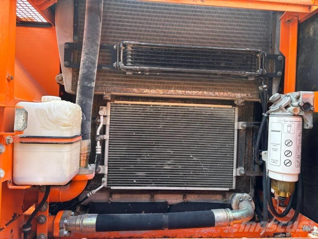 Doosan DX 300 LC Escavatori cingolati