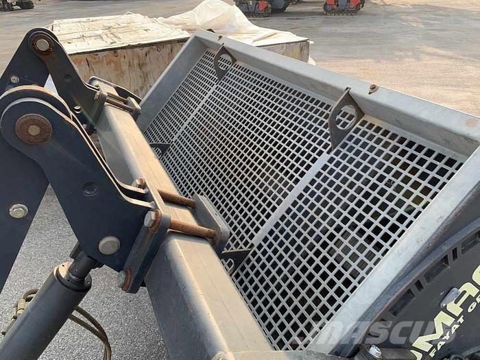 Bomag BS 180 Spargisabbia e spargisale