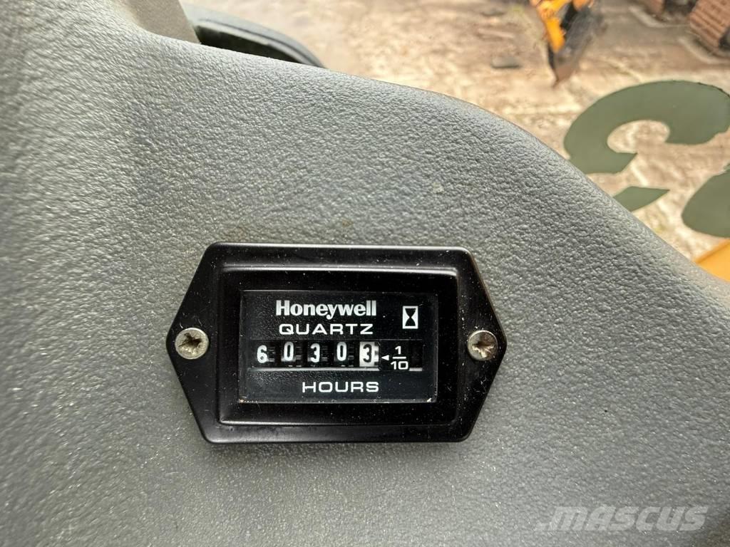 Komatsu WB 93 S-5 Terne