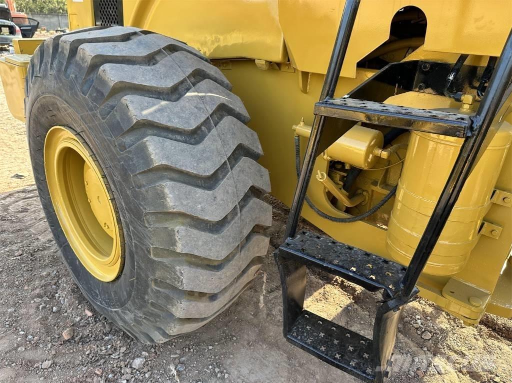 CAT 966 G Pale gommate