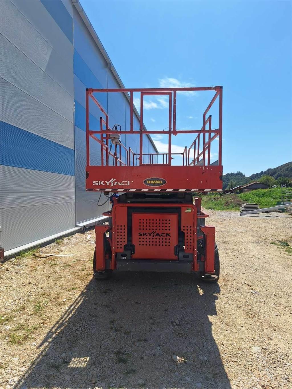 SkyJack 8841RT Piattaforme a pantografo