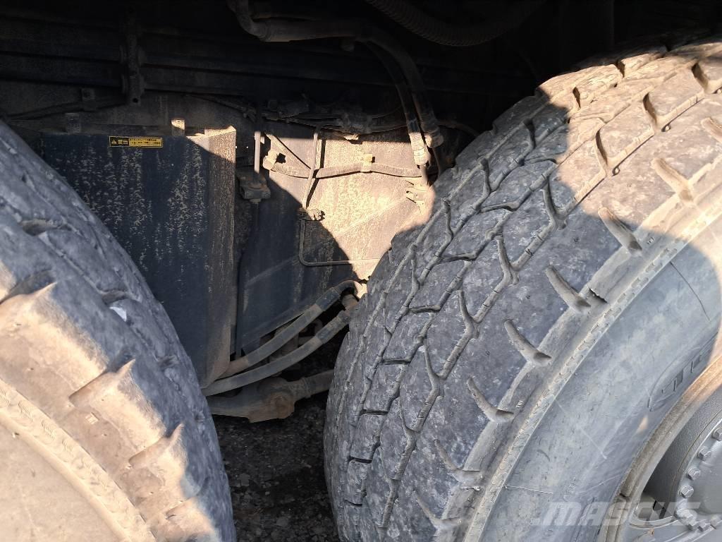 Kato KR-75H Gru per terreni difficili