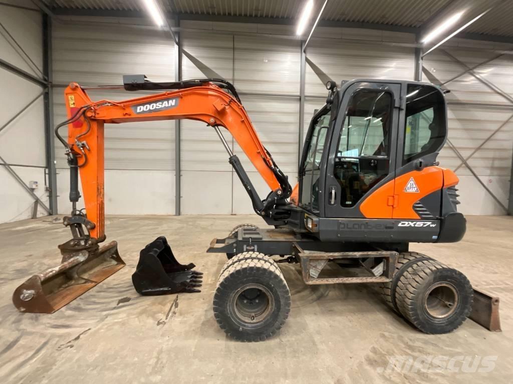 Doosan DX 57 W-5 Escavatori gommati