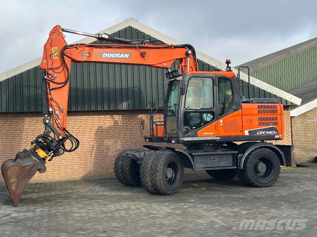 Doosan DX140W-5 Escavatori gommati
