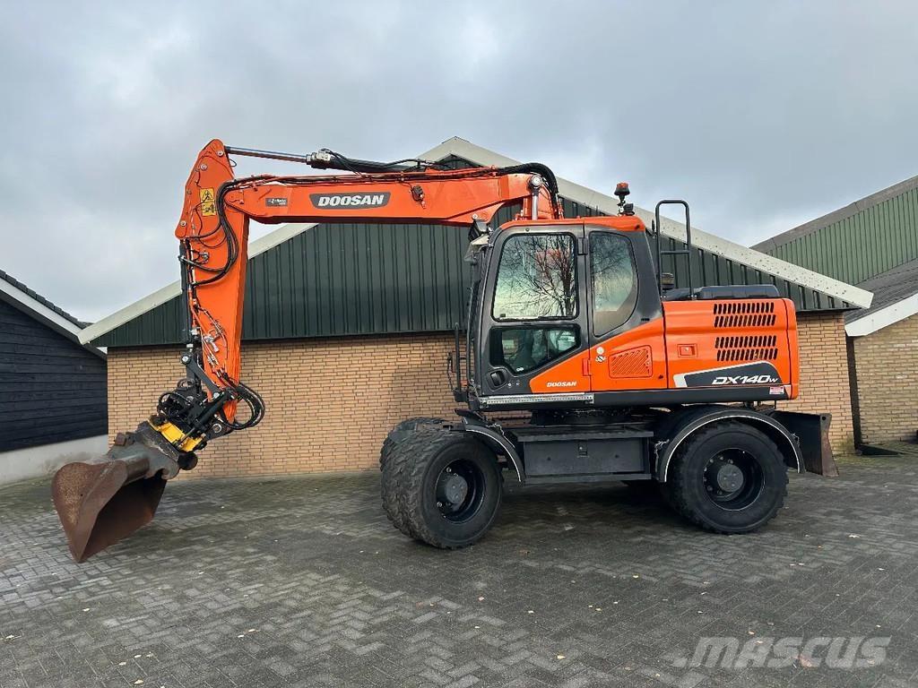 Doosan DX140W-5 Escavatori gommati