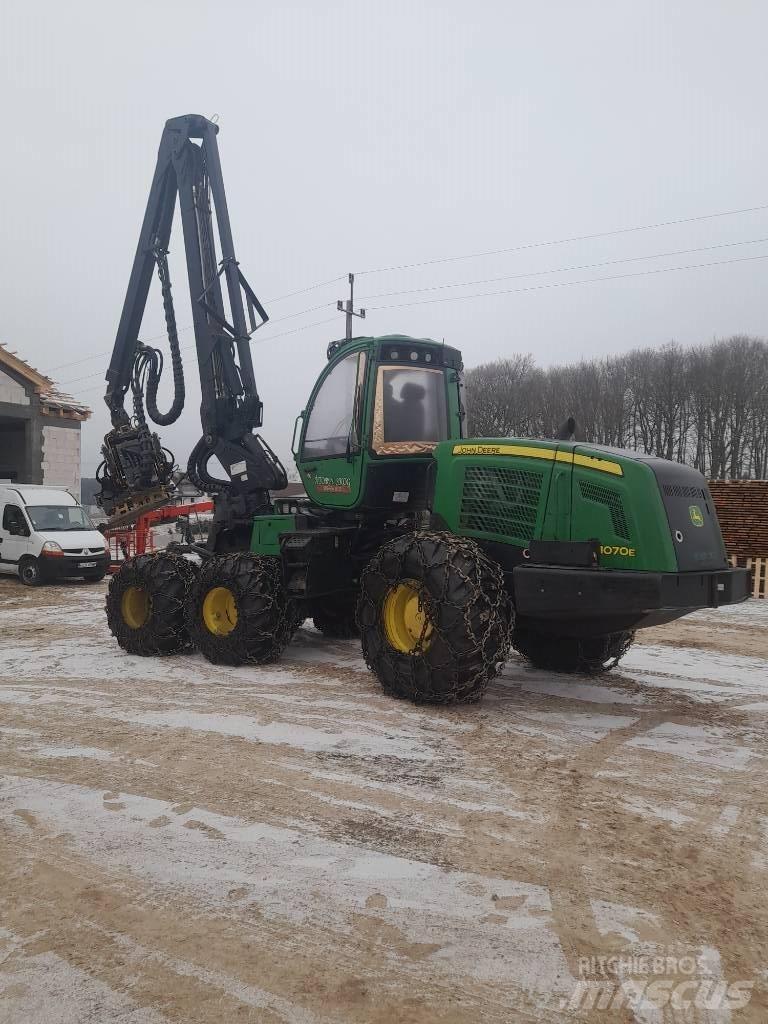 John Deere 1070 E Abbattitrici, Disboscatrici
