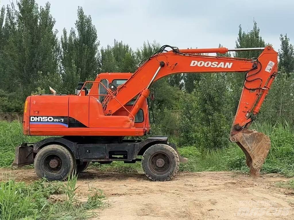Doosan DH 150 W-7 Escavatori gommati