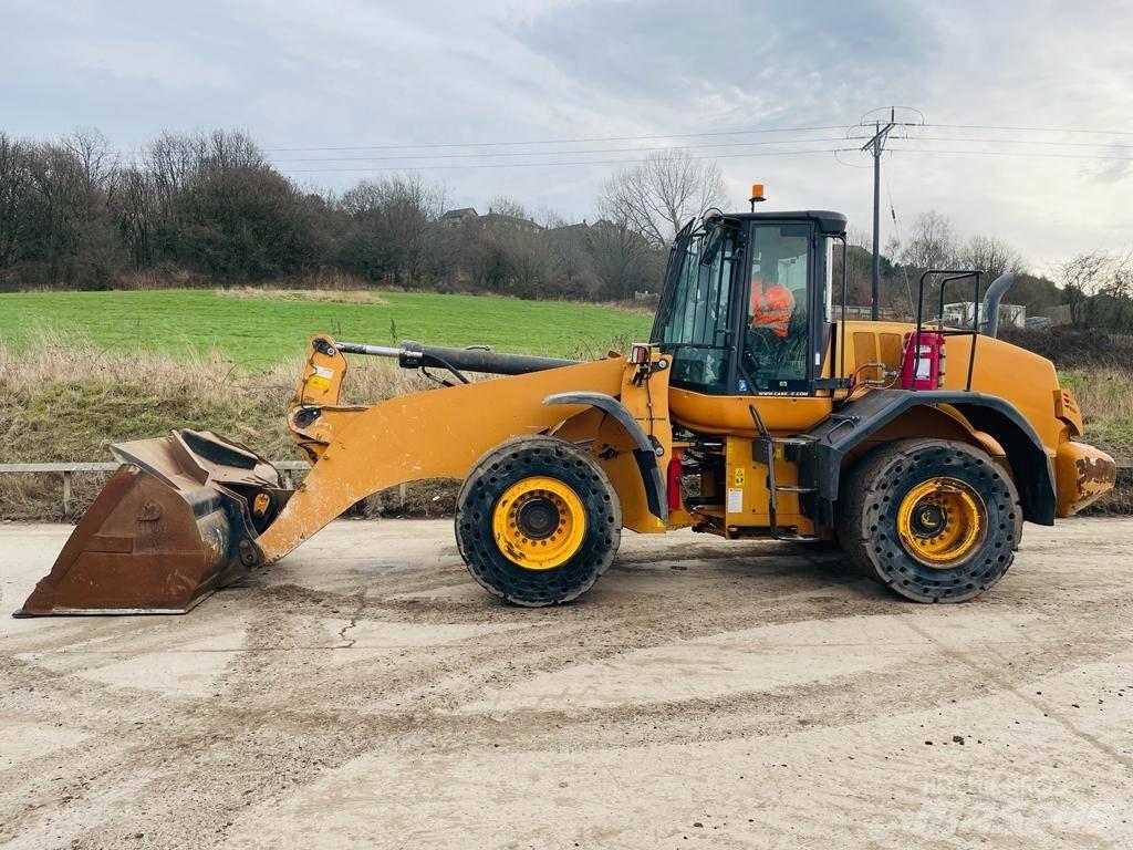 CASE 821 FXR Pale gommate