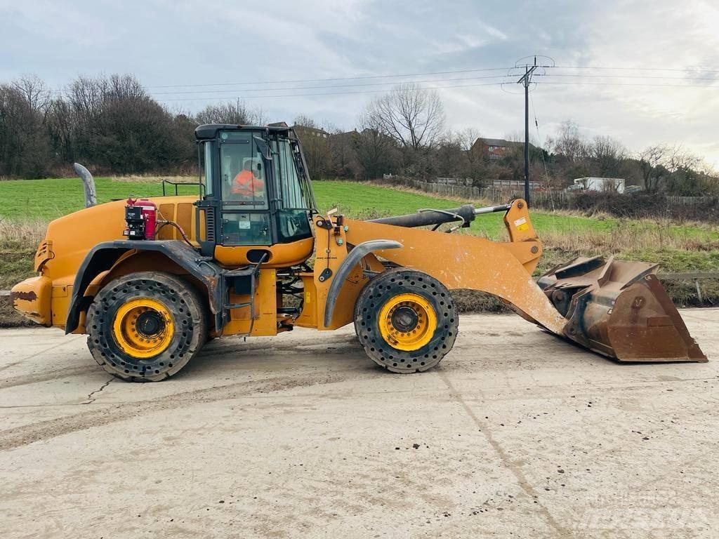 CASE 821 FXR Pale gommate