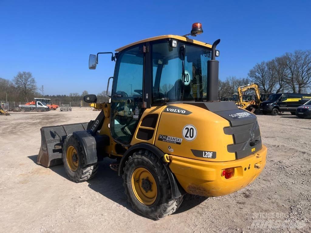 Volvo L20F  1415h Pale gommate