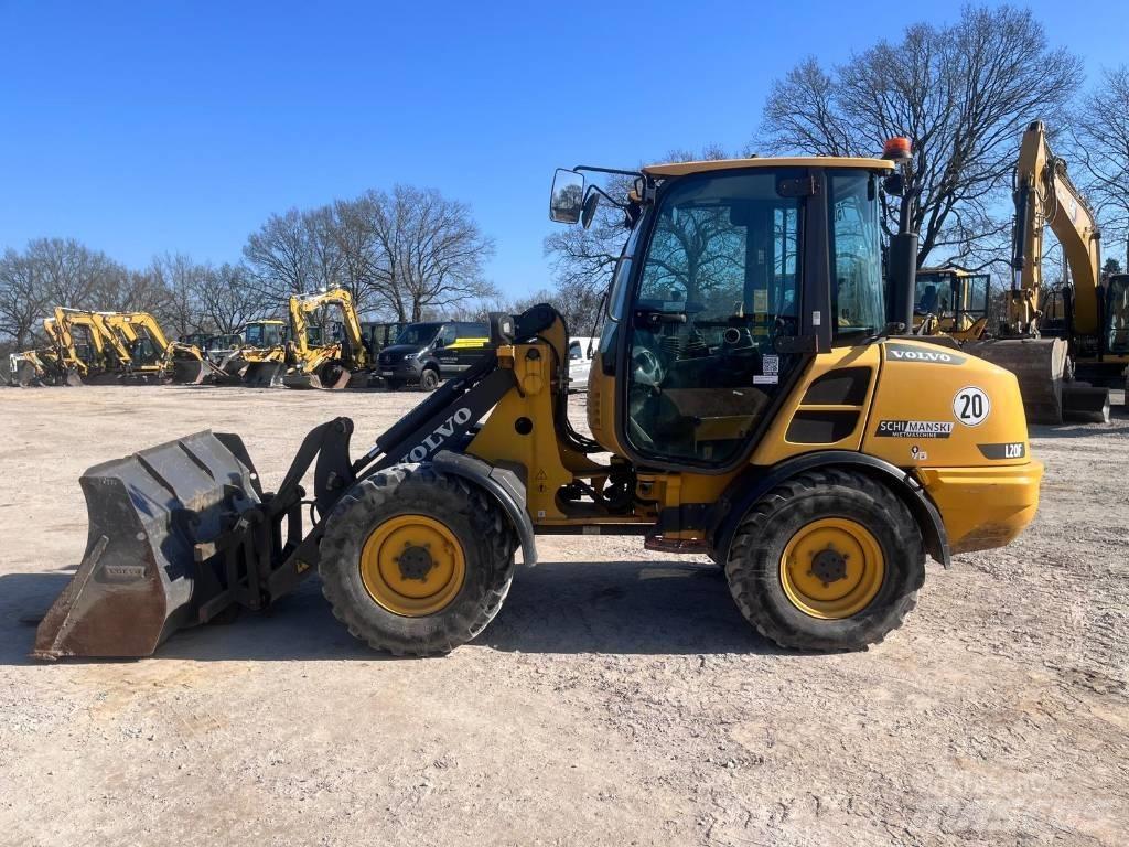 Volvo L20F  1415h Pale gommate