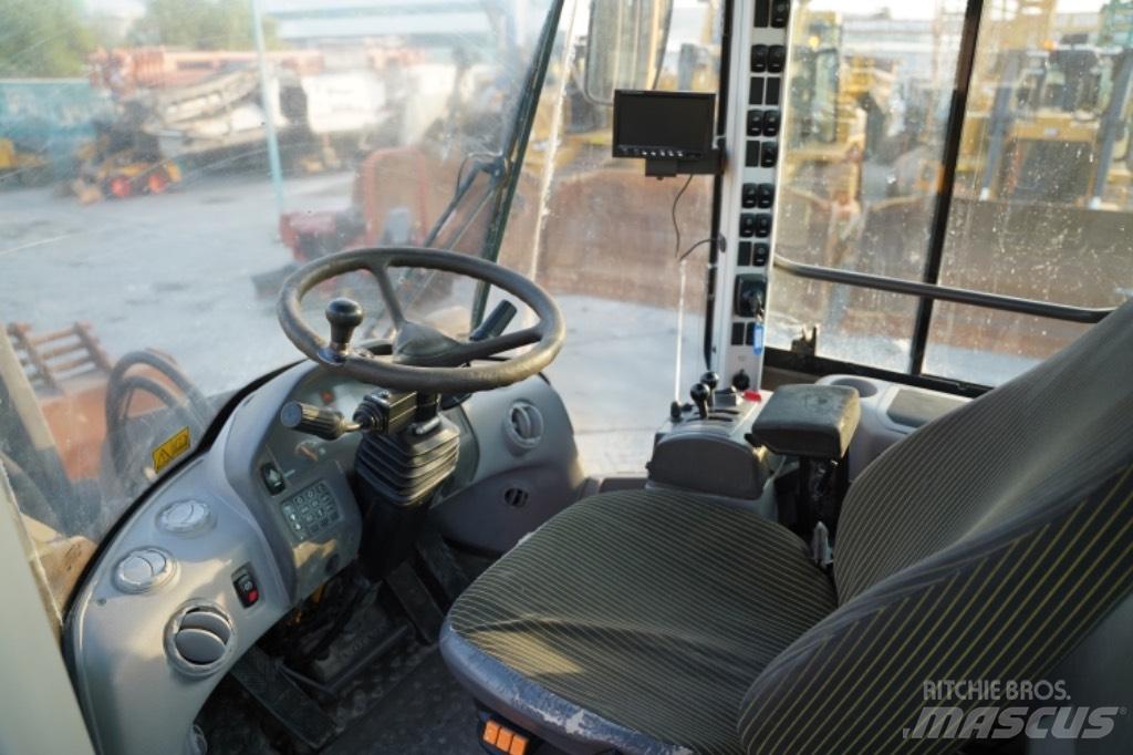 Volvo L220 F Pale gommate