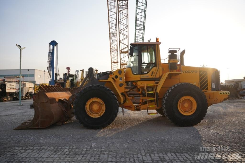 Volvo L220 F Pale gommate