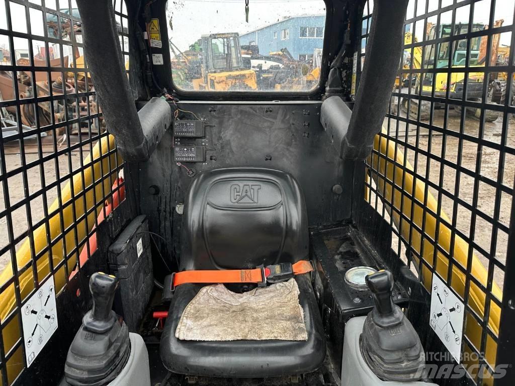 CAT 216 B 3 Mini Pale Gommate