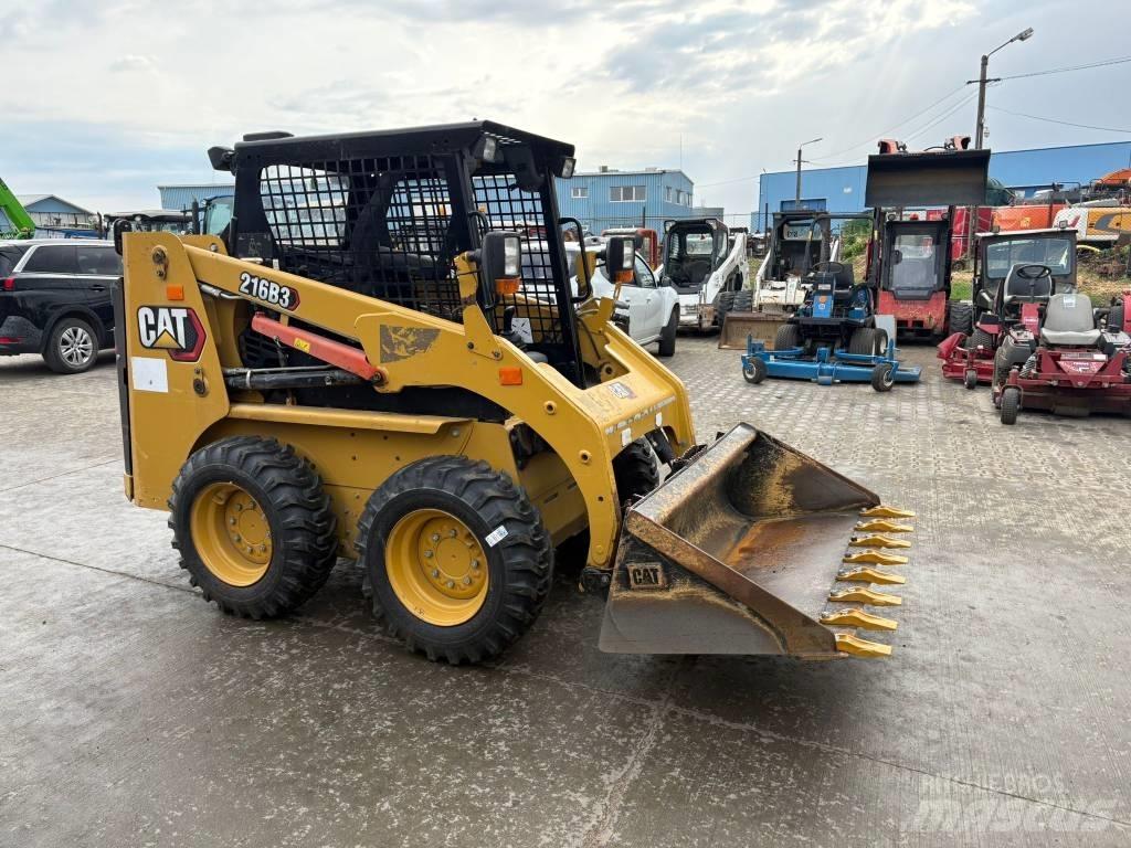 CAT 216 B 3 Mini Pale Gommate