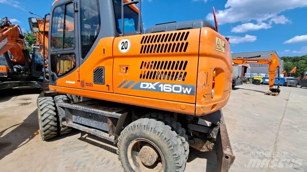 Doosan DX 160 W-3 Escavatori gommati