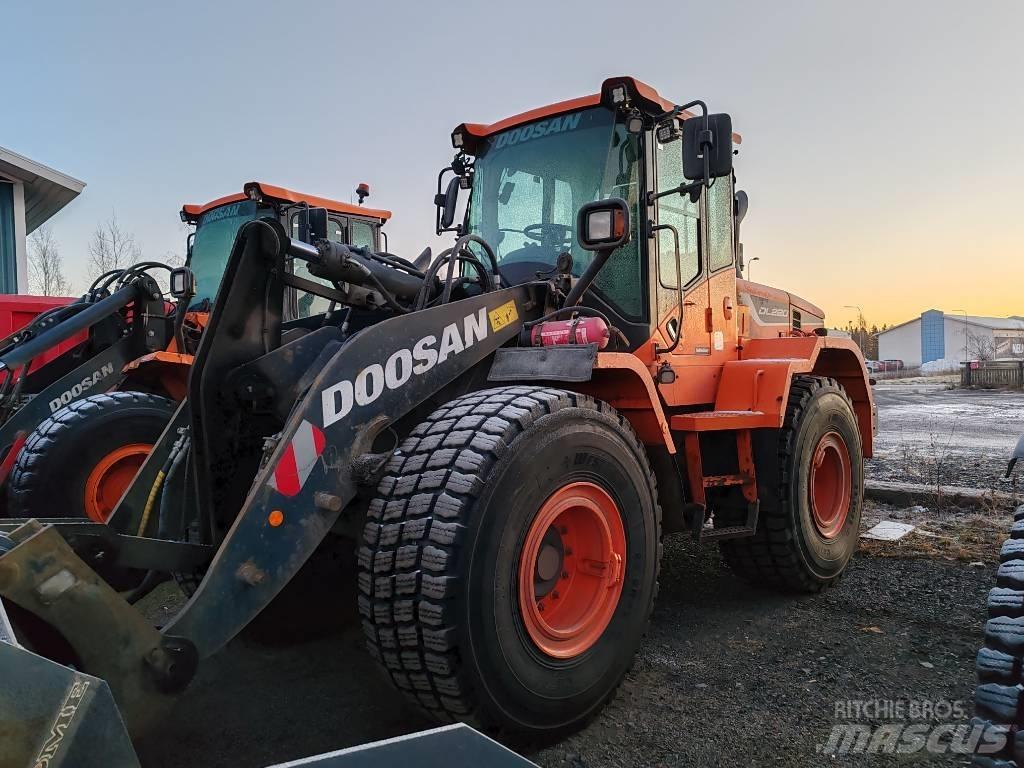 Doosan DL 220 Pale gommate