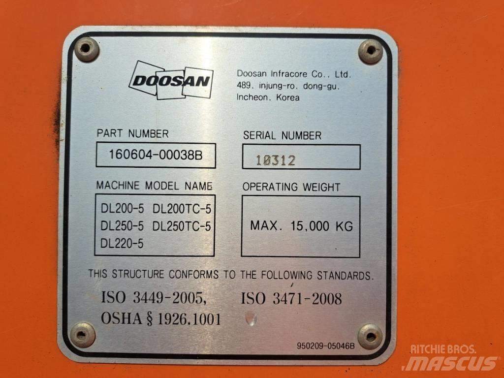 Doosan DL 220 Pale gommate