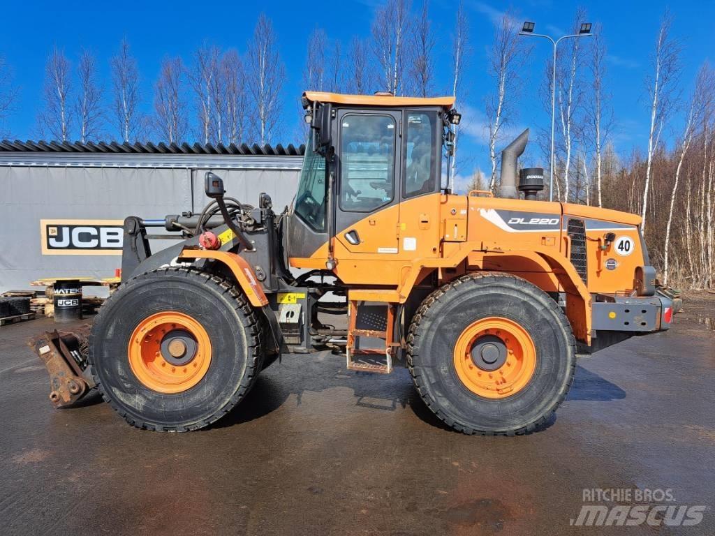 Doosan DL 220 Pale gommate