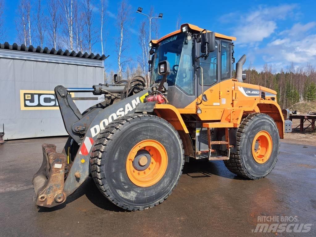 Doosan DL 220 Pale gommate