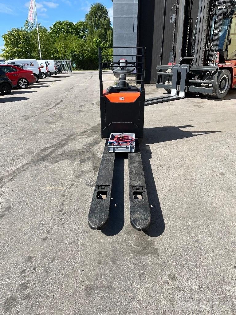 Toyota LPE250 Carrelli elevatori bassi a piattaforma