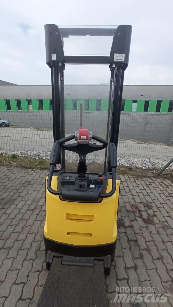 Hyster S1.4S Transpallet uomo a terra
