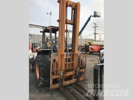 CASE 586H Elevatore per esterni