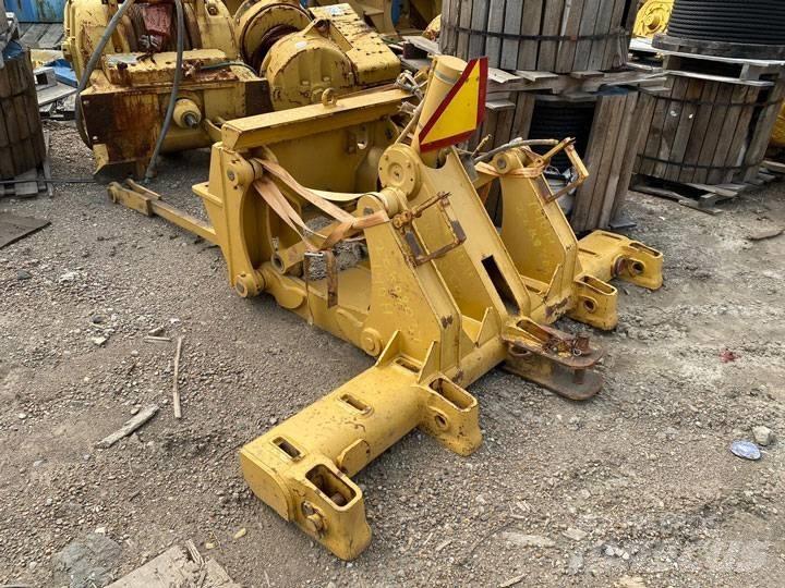 CAT 140 H Ripper Altri componenti