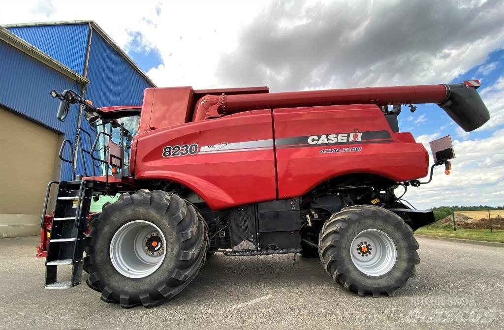 Case IH 8230 Mietitrebbiatrici