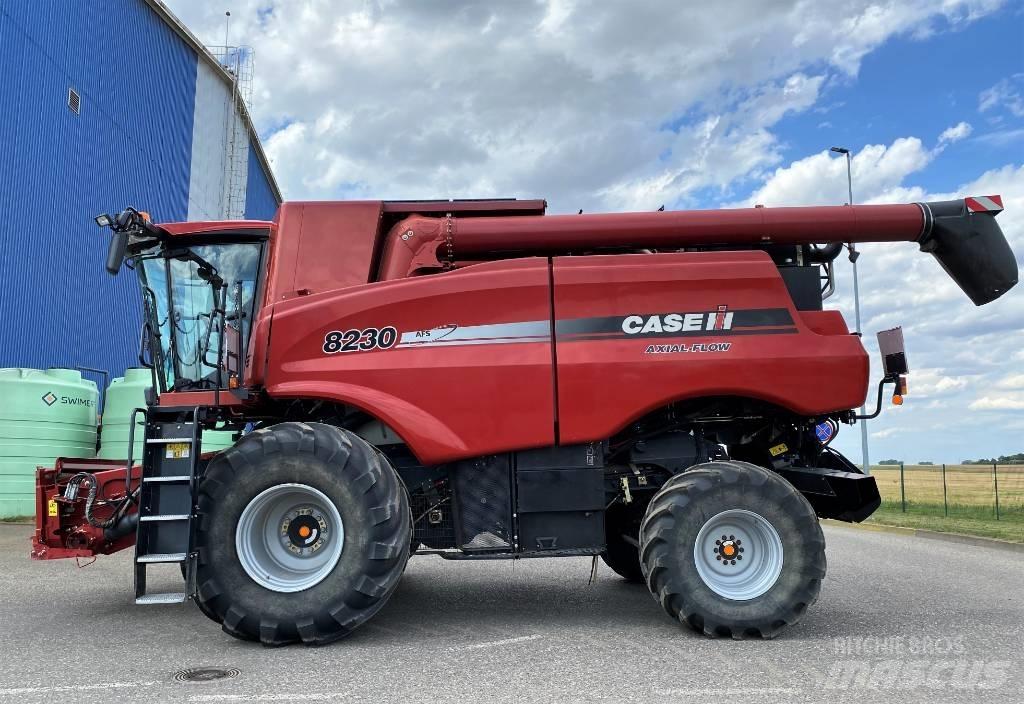 Case IH 8230 Mietitrebbiatrici