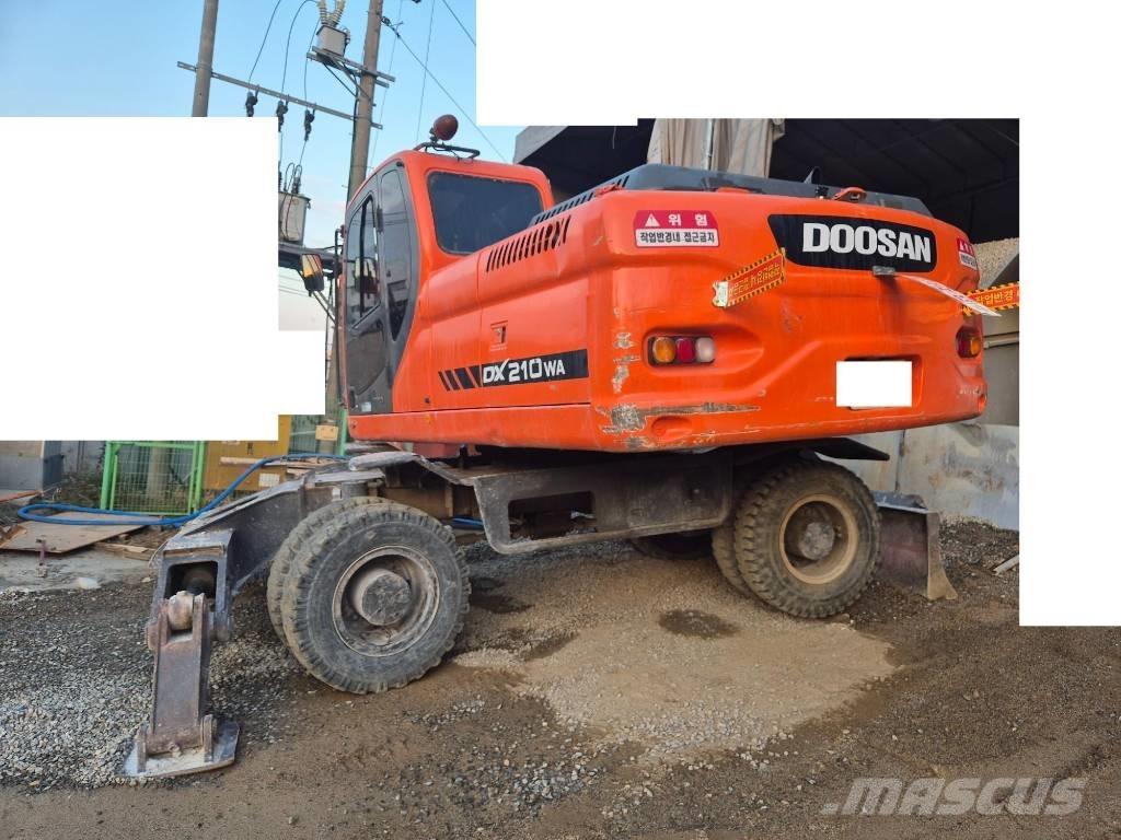 Doosan DX210W Escavatori gommati