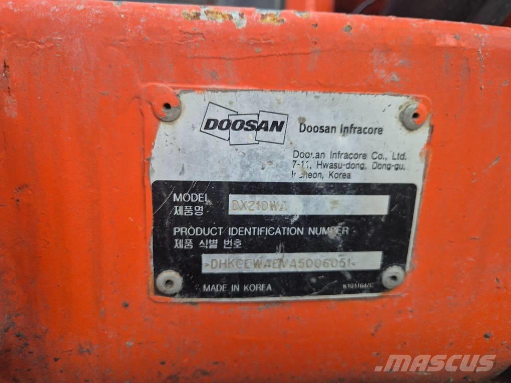 Doosan DX210W Escavatori gommati