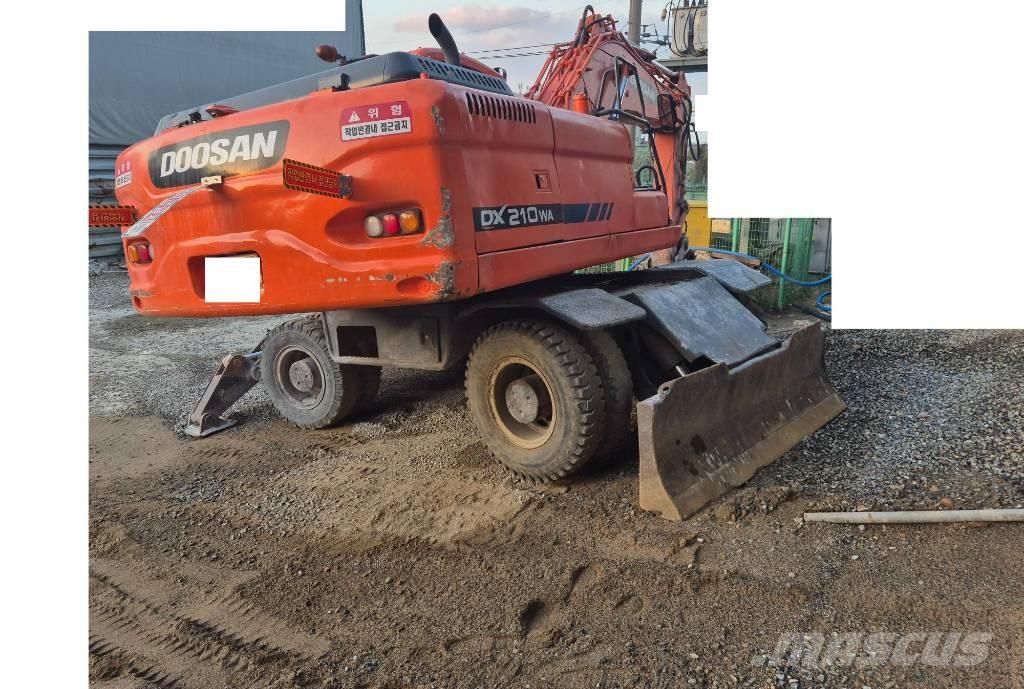 Doosan DX210W Escavatori gommati