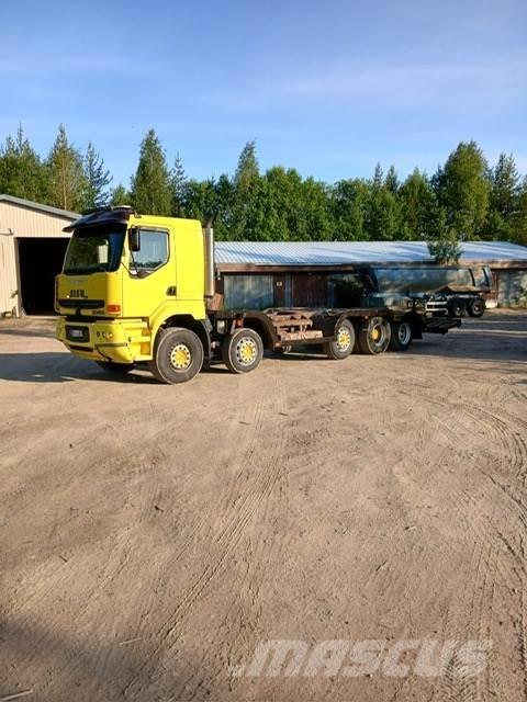 Sisu E11M Camion per il trasporto di macchine forestali